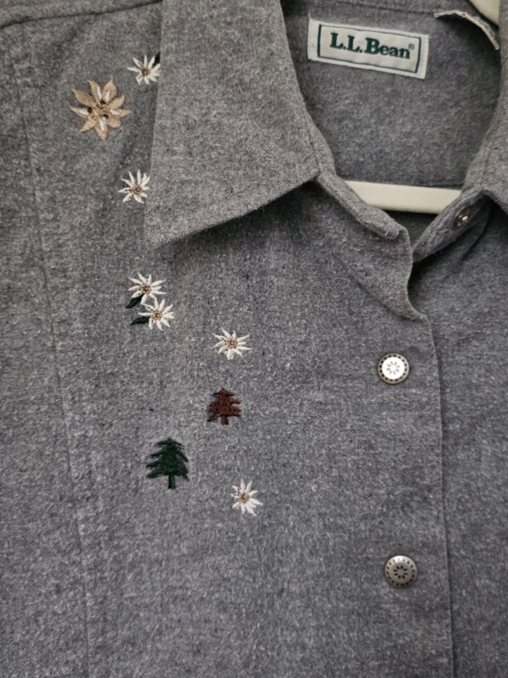 Vintage L.L. Bean embroidered button-down flannel chamois top - Picture 10 of 10